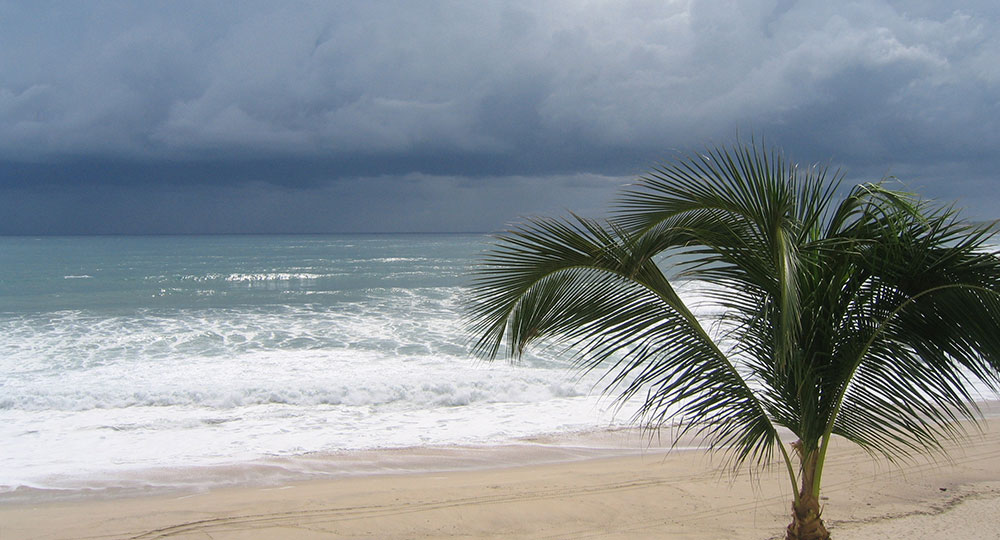 Hurricane Rick bears down on Costa Azul 2009